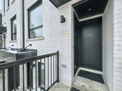 Photo 2 at 49 Morningside Avenue, Swansea, Toronto