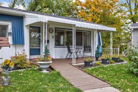 Photo 1 at 9 Locust Hill Court, Rural Innisfil, Innisfil