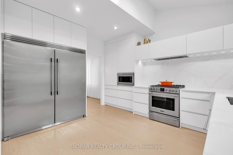 Photo 7 at 46 Poplar Avenue, City Centre West, Toronto