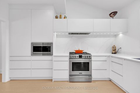 Photo 9 at 46 Poplar Avenue, City Centre West, Toronto