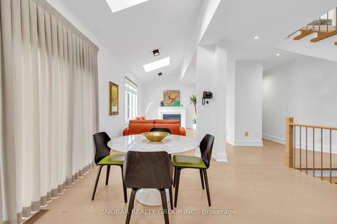 Photo 11 at 46 Poplar Avenue, City Centre West, Toronto