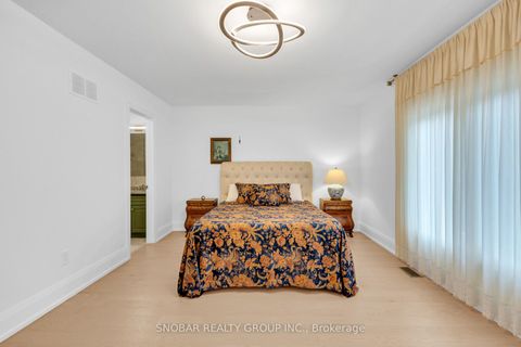 Photo 17 at 46 Poplar Avenue, City Centre West, Toronto