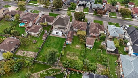 Photo 2 at 26 Grovedale Avenue, Maple Leaf, Toronto