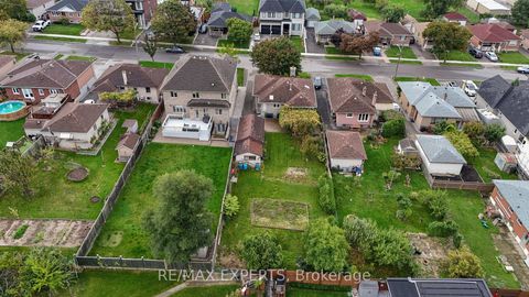 Photo 3 at 26 Grovedale Avenue, Maple Leaf, Toronto