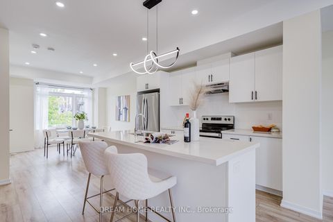 Photo 4 at 99 Crimson Forest Drive, Patterson, Vaughan