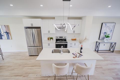 Photo 19 at 99 Crimson Forest Drive, Patterson, Vaughan