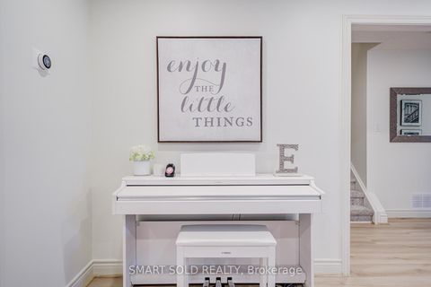 Photo 7 at 47 Colleen Street, Yorkhill, Vaughan