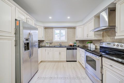 Photo 11 at 47 Colleen Street, Yorkhill, Vaughan