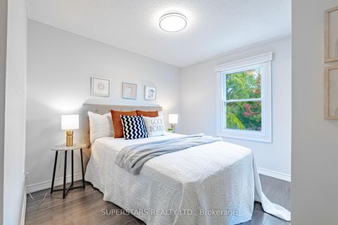 Photo 11 at 7 Steepleview Crescent, North Richvale, Richmond Hill