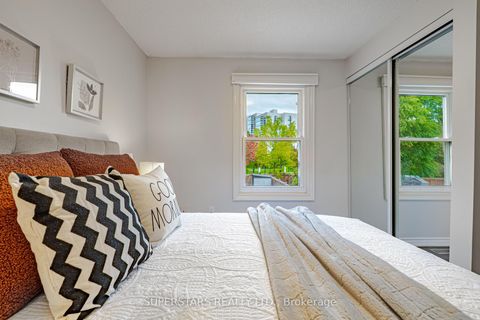 Photo 13 at 7 Steepleview Crescent, North Richvale, Richmond Hill