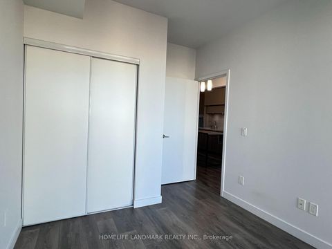 Photo 5 at 1007 - 8 Eglinton Avenue E, Mount Pleasant West, Toronto