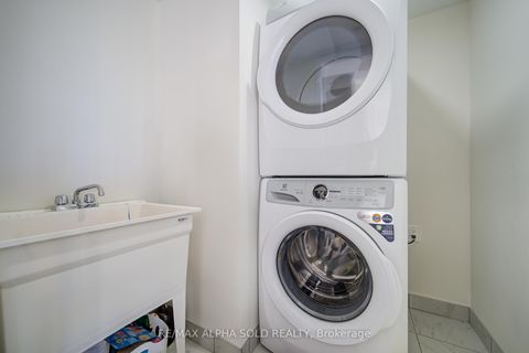 Photo 7 at 11415 LESLIE Street, Rural Richmond Hill, Richmond Hill