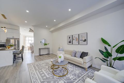 Photo 17 at 11415 LESLIE Street, Rural Richmond Hill, Richmond Hill