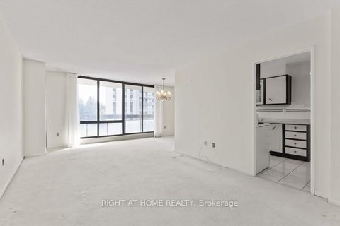 Photo 3 at 612 - 177 Linus Road, Don Valley Village, Toronto