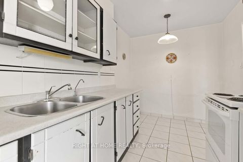 Photo 9 at 612 - 177 Linus Road, Don Valley Village, Toronto