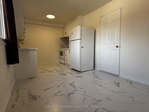 Photo 2 at 254 Sprucewood Court, L'Amoreaux, Toronto