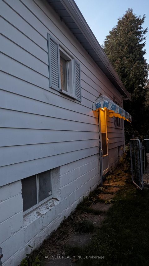 Photo 3 at 228 Byng Avenue, Willowdale East, Toronto