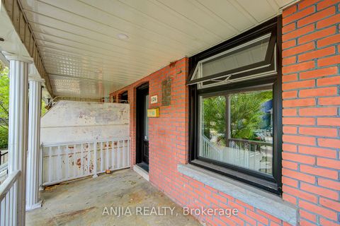 Photo 2 at 126 Grace Street, Bellwoods, Toronto