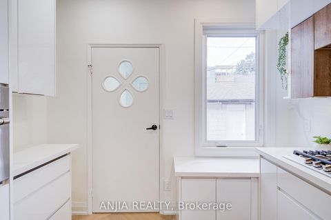 Photo 10 at 126 Grace Street, Bellwoods, Toronto