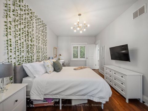 Photo 18 at 26 Puckeridge Crescent, West Deane, Toronto