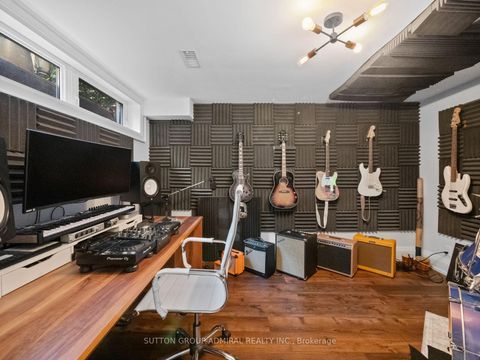 Photo 35 at 26 Puckeridge Crescent, West Deane, Toronto