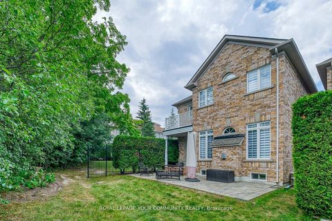 Photo 45 at 56 - 59 Stonecliffe Crescent, Aurora Estates, Aurora