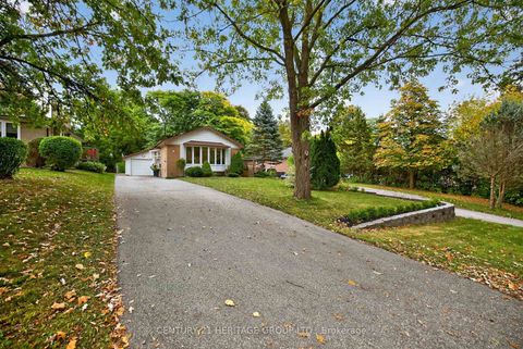 Photo 1 at 49 Bayview Parkway, Leslie Valley, Newmarket