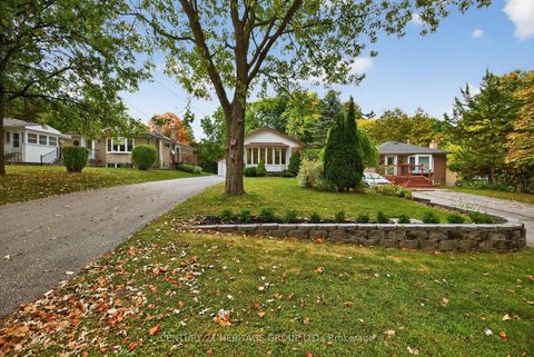 Photo 2 at 49 Bayview Parkway, Leslie Valley, Newmarket