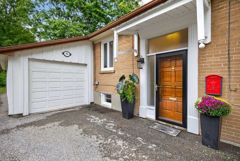 Photo 3 at 49 Bayview Parkway, Leslie Valley, Newmarket