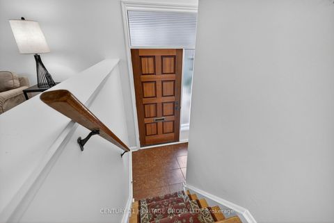 Photo 5 at 49 Bayview Parkway, Leslie Valley, Newmarket