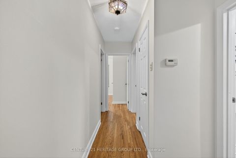 Photo 17 at 49 Bayview Parkway, Leslie Valley, Newmarket
