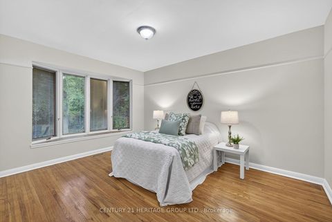 Photo 18 at 49 Bayview Parkway, Leslie Valley, Newmarket