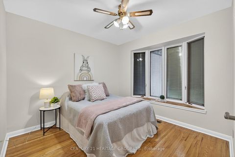 Photo 21 at 49 Bayview Parkway, Leslie Valley, Newmarket