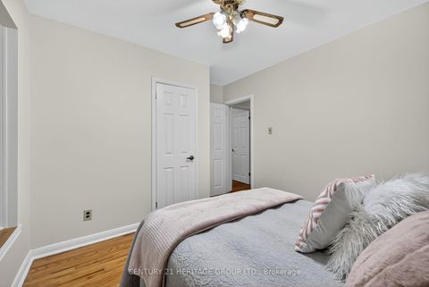 Photo 22 at 49 Bayview Parkway, Leslie Valley, Newmarket
