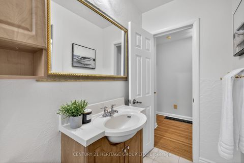Photo 23 at 49 Bayview Parkway, Leslie Valley, Newmarket