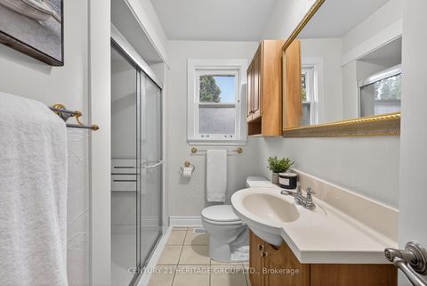 Photo 24 at 49 Bayview Parkway, Leslie Valley, Newmarket