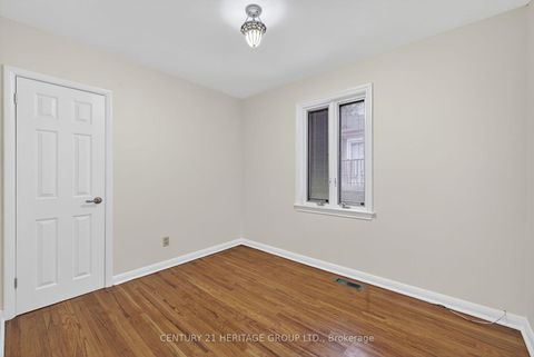 Photo 26 at 49 Bayview Parkway, Leslie Valley, Newmarket