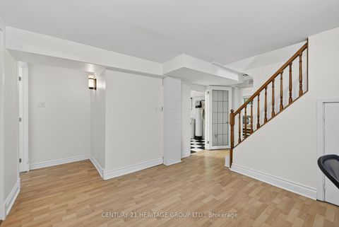 Photo 27 at 49 Bayview Parkway, Leslie Valley, Newmarket