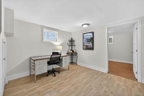 Photo 28 at 49 Bayview Parkway, Leslie Valley, Newmarket