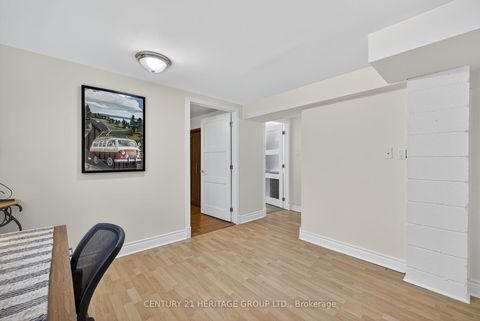 Photo 29 at 49 Bayview Parkway, Leslie Valley, Newmarket