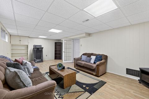 Photo 31 at 49 Bayview Parkway, Leslie Valley, Newmarket