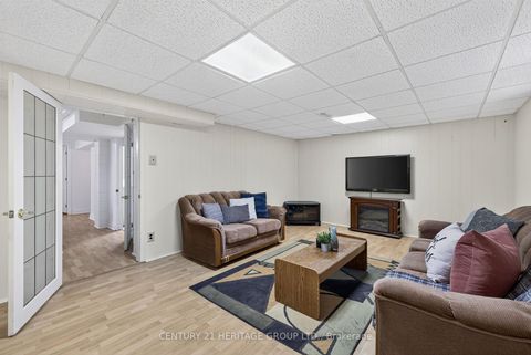 Photo 32 at 49 Bayview Parkway, Leslie Valley, Newmarket