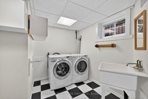 Photo 36 at 49 Bayview Parkway, Leslie Valley, Newmarket