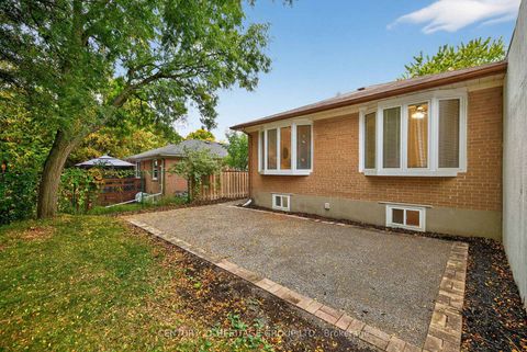 Photo 42 at 49 Bayview Parkway, Leslie Valley, Newmarket