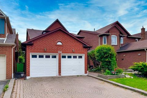 Photo 2 at 134 Mccabe Crescent, Lakeview Estates, Vaughan