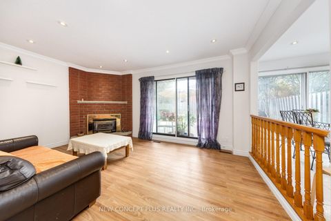 Photo 7 at 134 Mccabe Crescent, Lakeview Estates, Vaughan