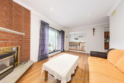 Photo 9 at 134 Mccabe Crescent, Lakeview Estates, Vaughan