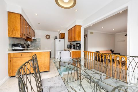 Photo 15 at 134 Mccabe Crescent, Lakeview Estates, Vaughan