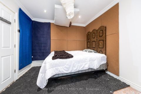 Photo 16 at 134 Mccabe Crescent, Lakeview Estates, Vaughan