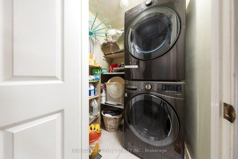 Photo 19 at 134 Mccabe Crescent, Lakeview Estates, Vaughan